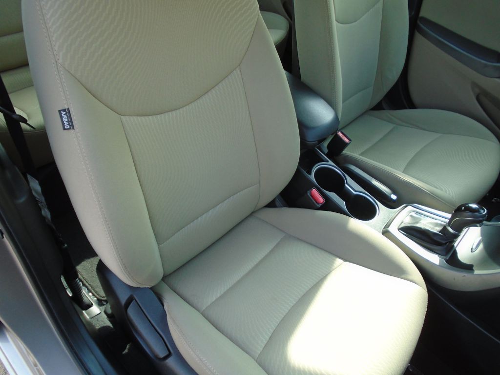 2016 Hyundai Elantra Image 12