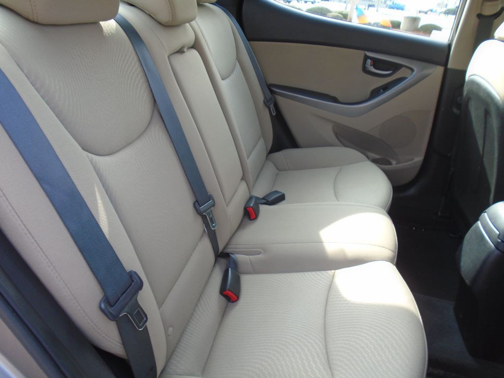 2016 Hyundai Elantra Image 13