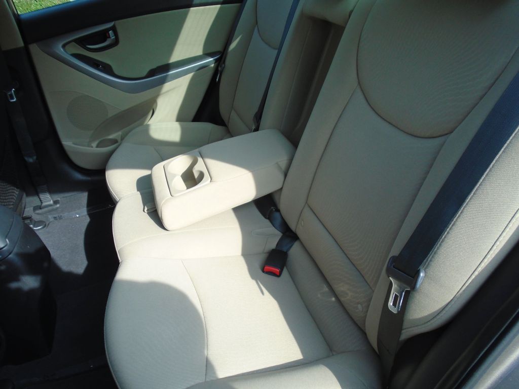 2016 Hyundai Elantra Image 14