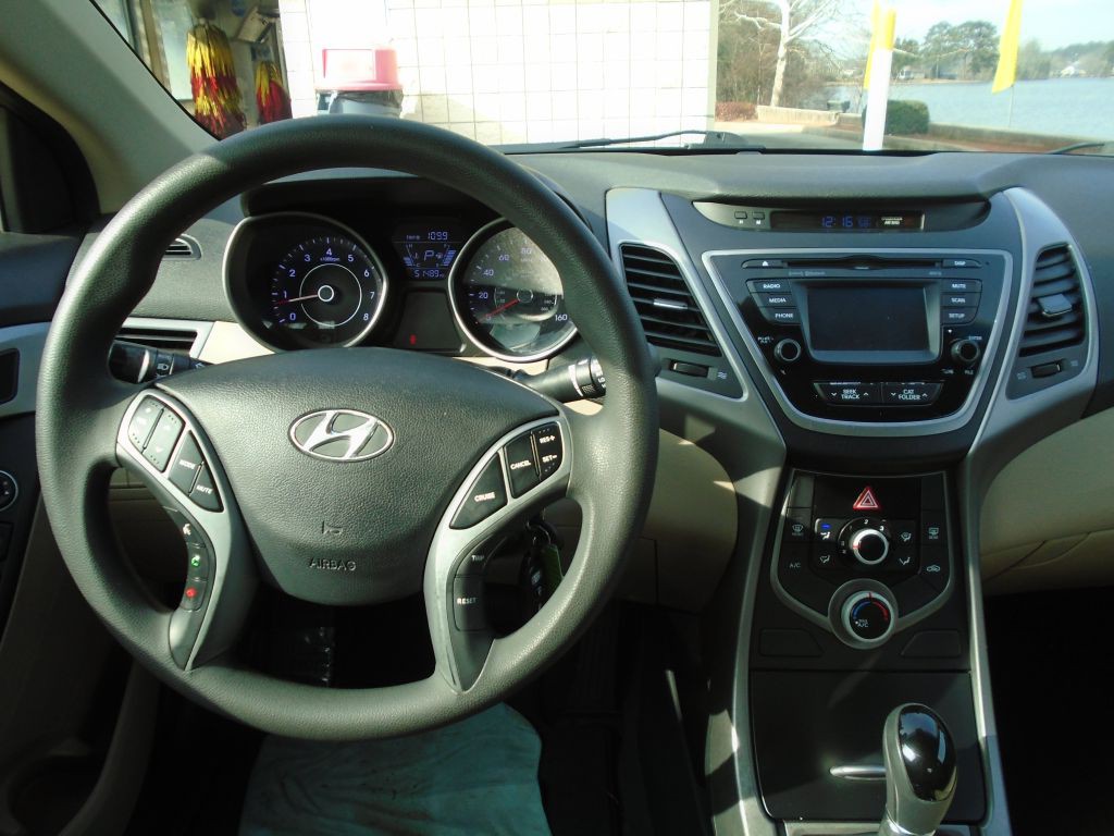 2016 Hyundai Elantra Image 15