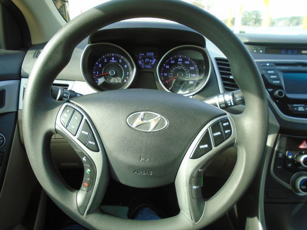 2016 Hyundai Elantra Image 18