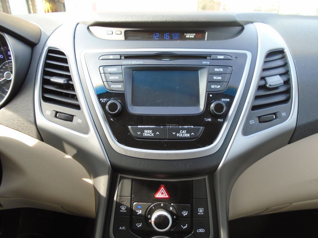 2016 Hyundai Elantra Image 19