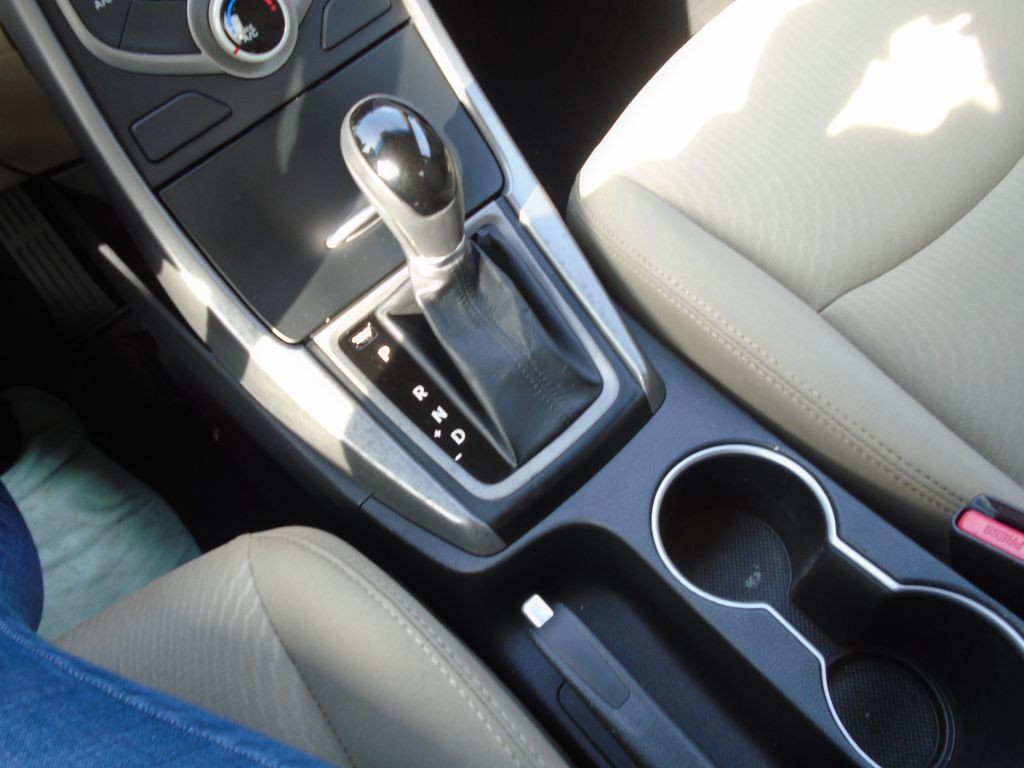 2016 Hyundai Elantra Image 21