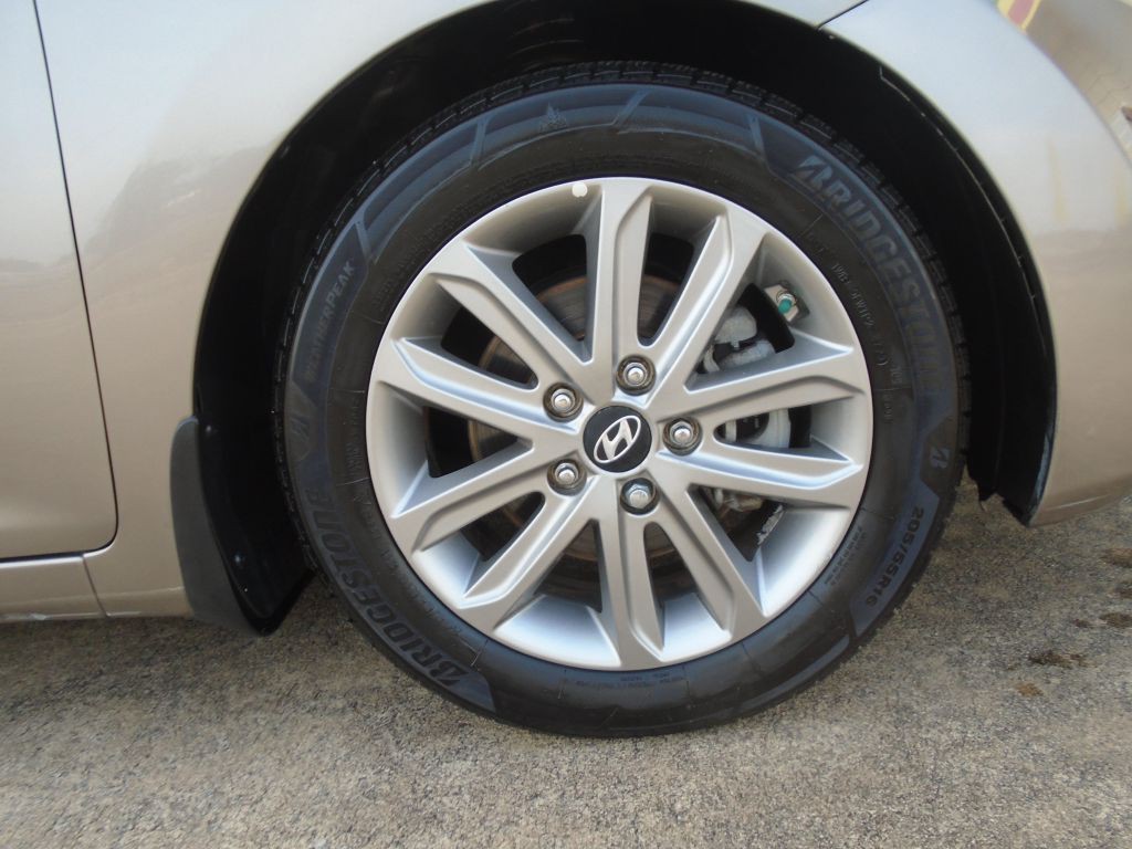 2016 Hyundai Elantra Image 24