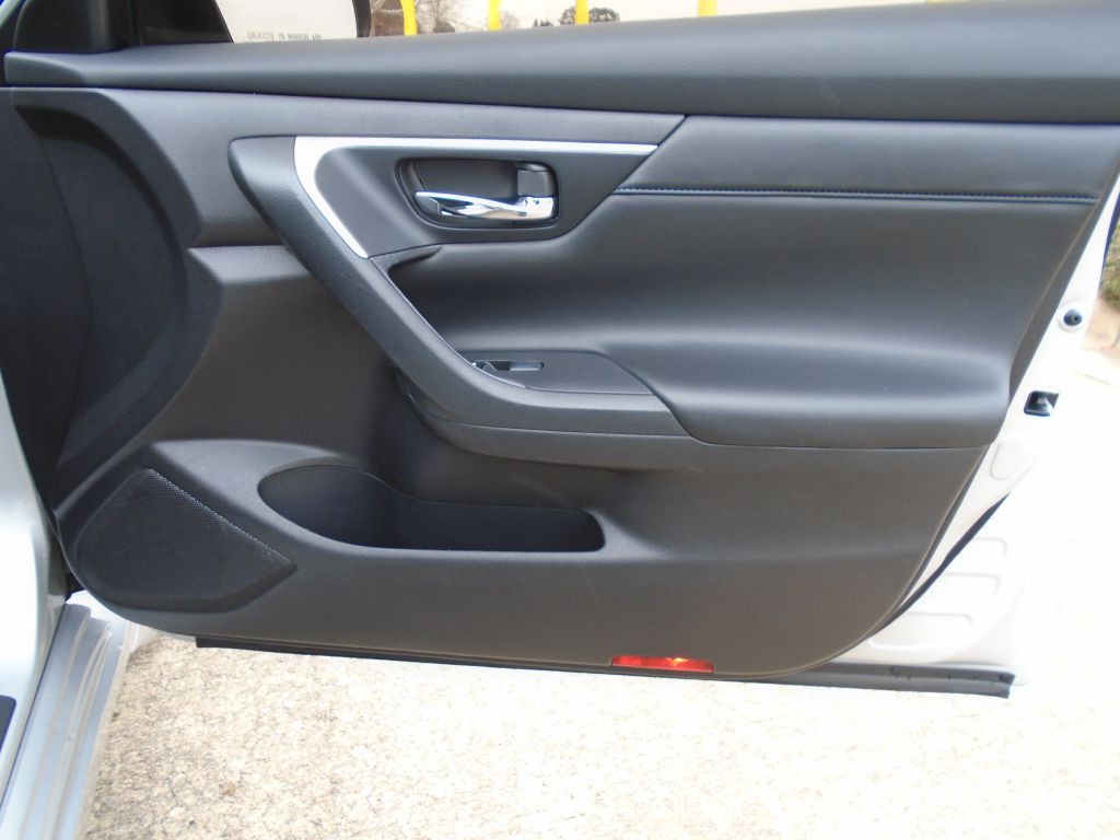 2016 Nissan Altima Image 8