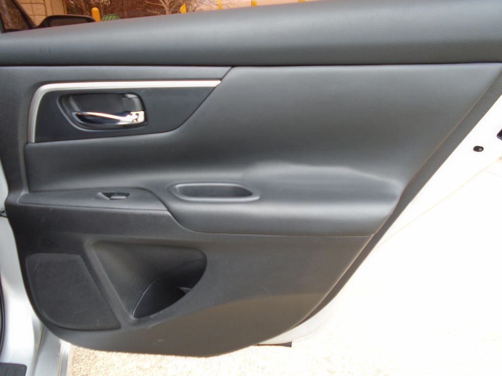 2016 Nissan Altima Image 9