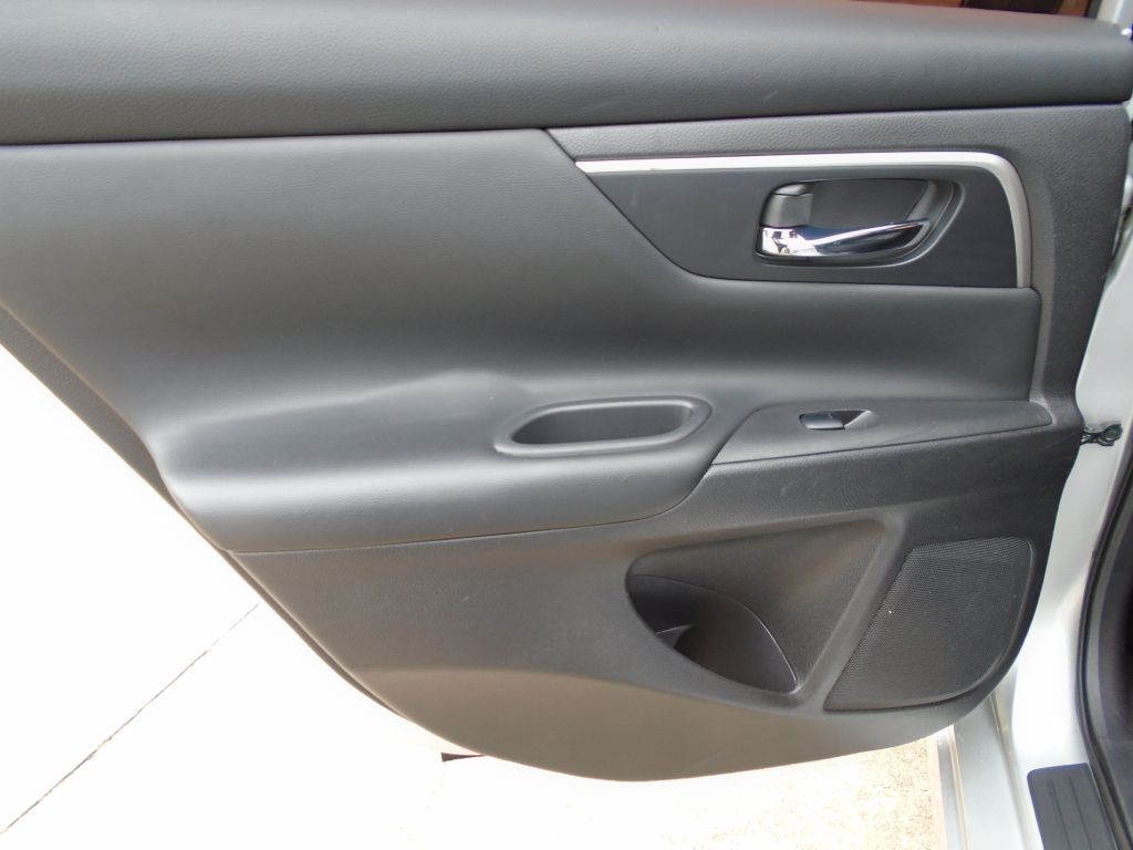 2016 Nissan Altima Image 10