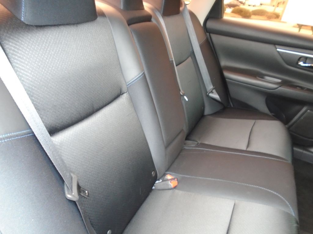2016 Nissan Altima Image 13