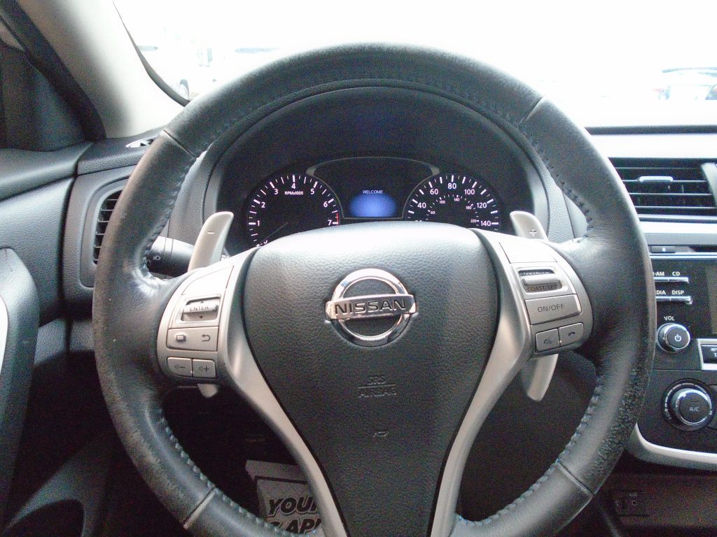 2016 Nissan Altima Image 16