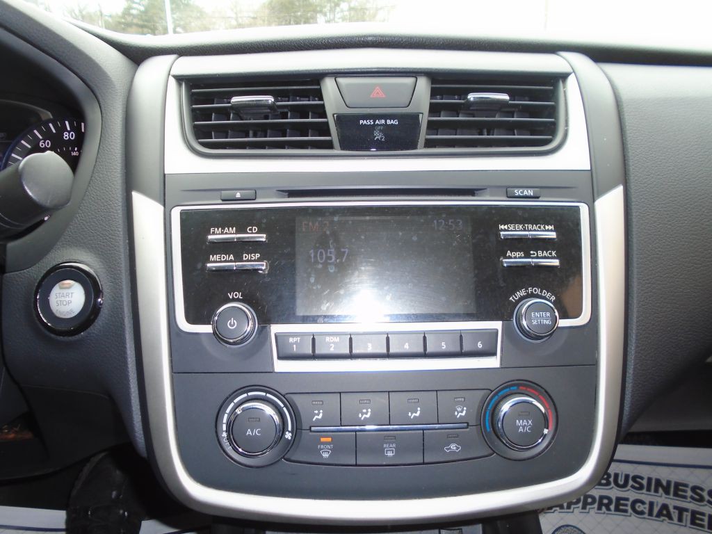 2016 Nissan Altima Image 19
