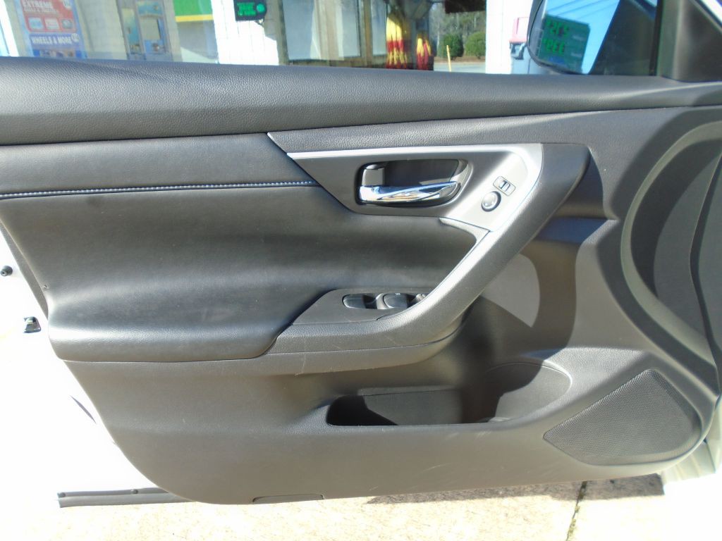 2016 Nissan Altima Image 7