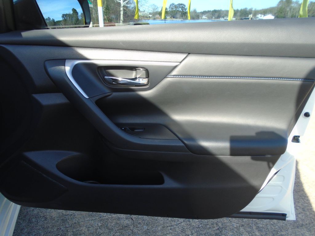 2016 Nissan Altima Image 8
