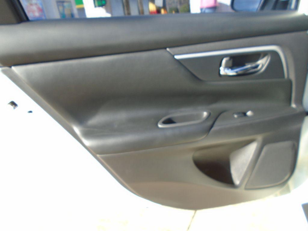 2016 Nissan Altima Image 10