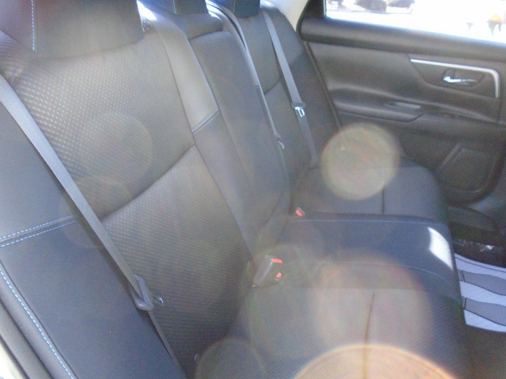 2016 Nissan Altima Image 13