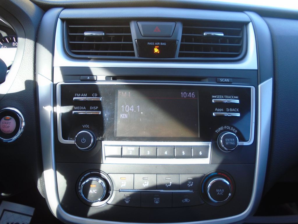 2016 Nissan Altima Image 19