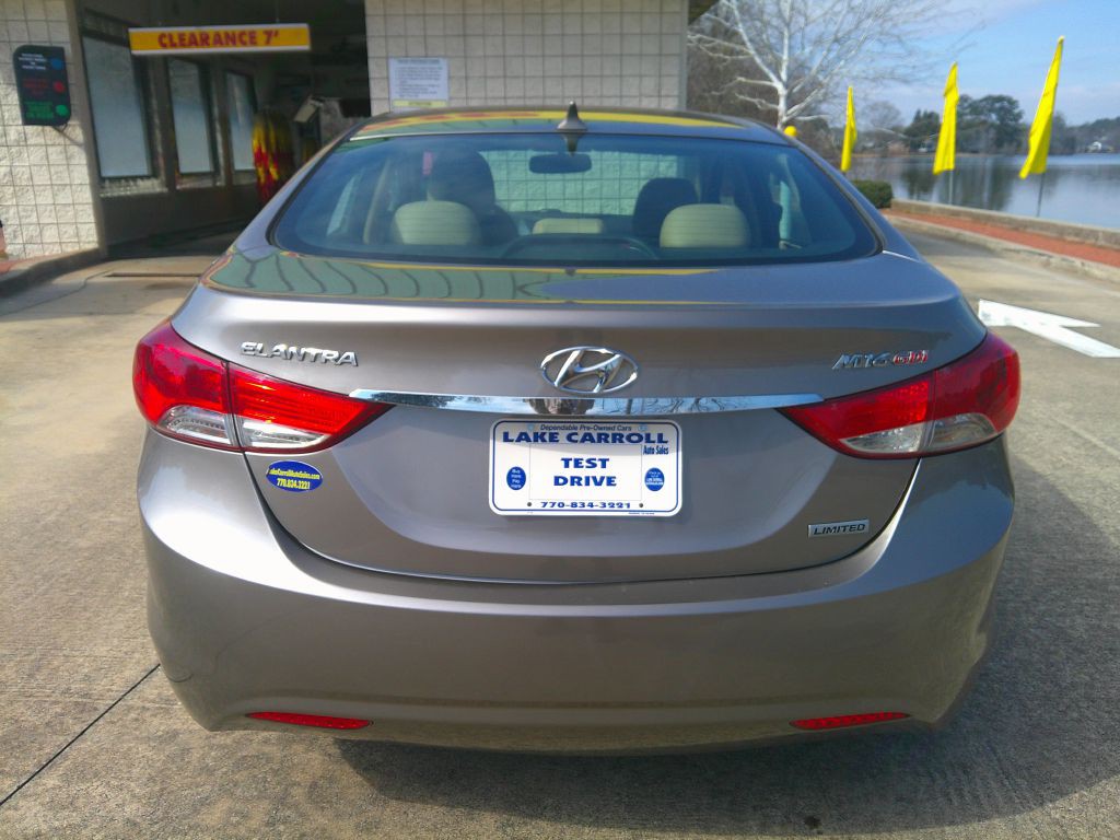 2013 Hyundai Elantra Image 2