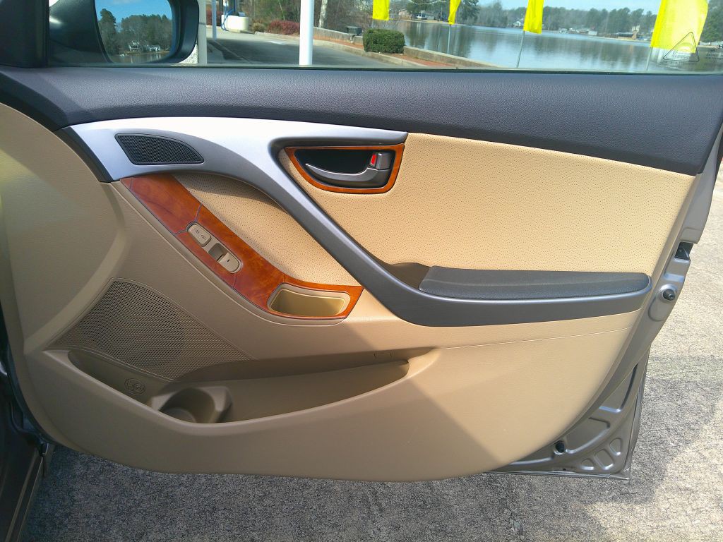 2013 Hyundai Elantra Image 8