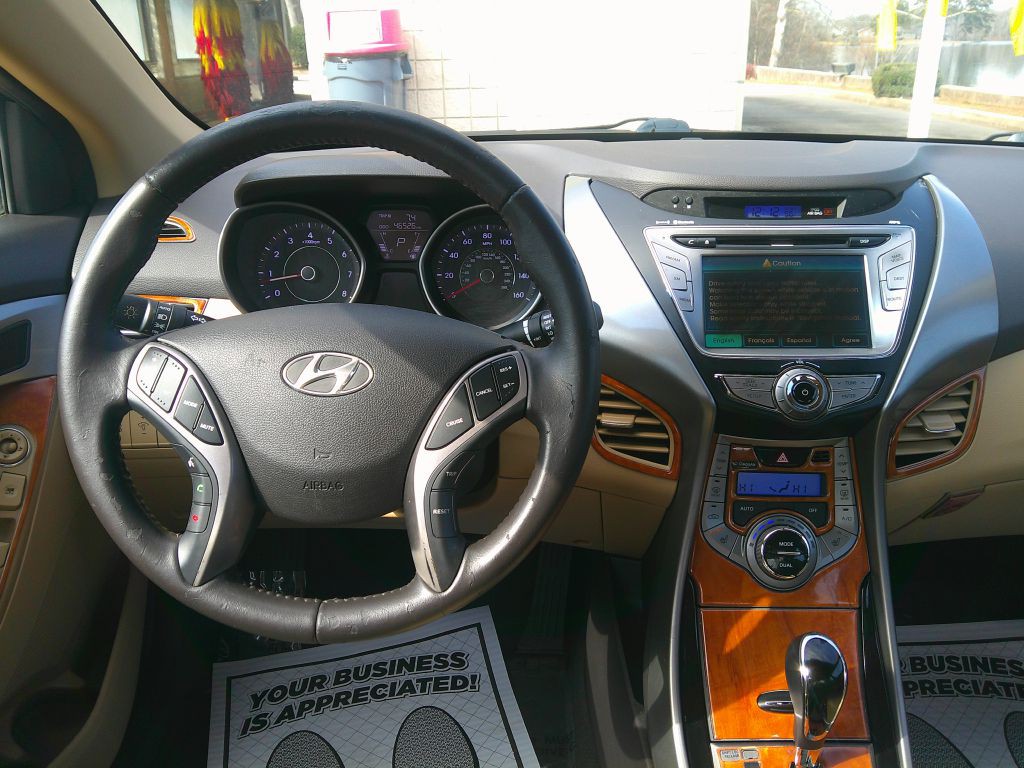 2013 Hyundai Elantra Image 16