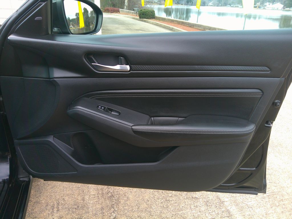 2020 Nissan Altima Image 8