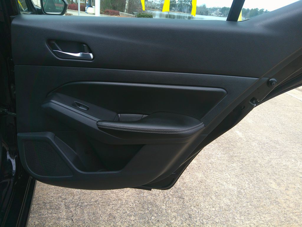 2020 Nissan Altima Image 9