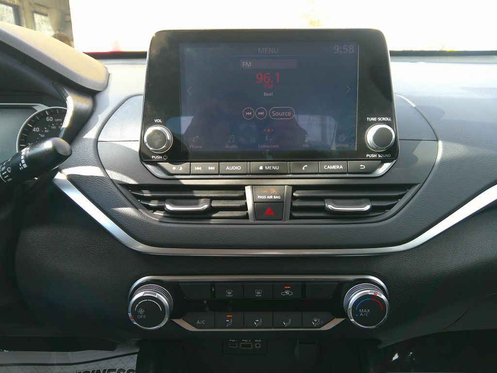 2020 Nissan Altima Image 19