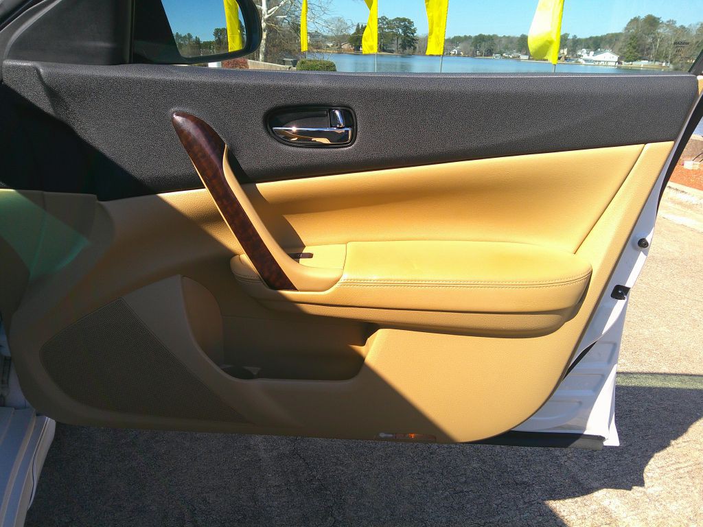 2011 Nissan Maxima Image 8