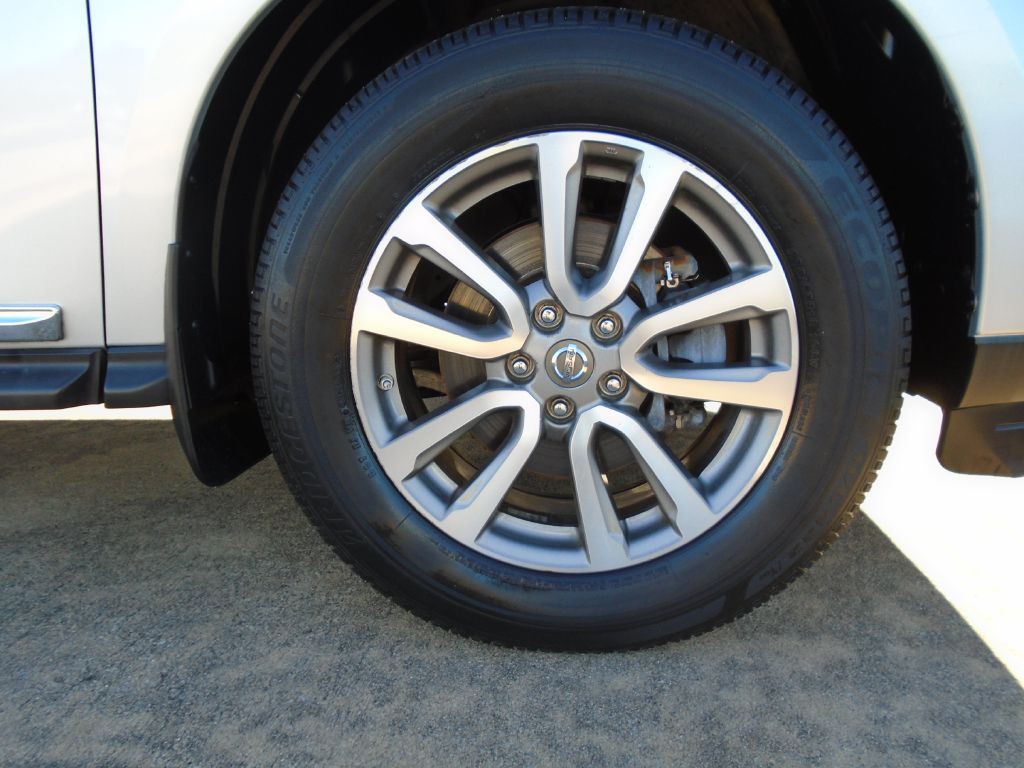 2014 Nissan Pathfinder Image 25