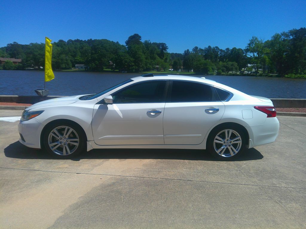 2017 Nissan Altima Image 3