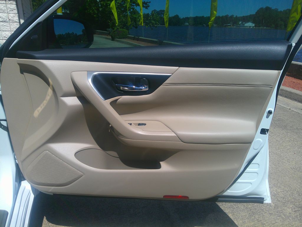2017 Nissan Altima Image 8