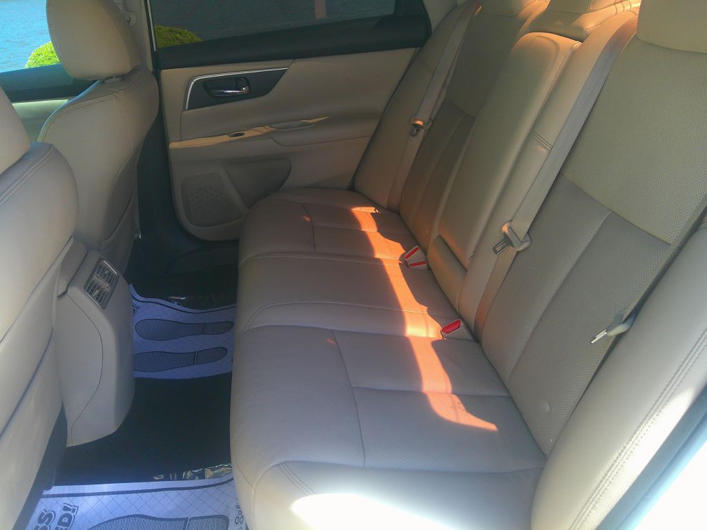 2017 Nissan Altima Image 14