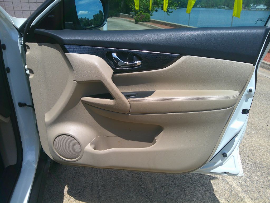 2016 Nissan Rogue Image 8