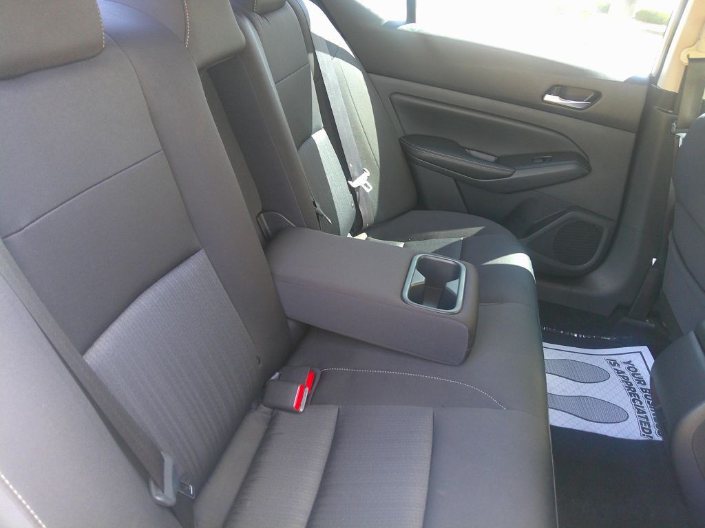 2020 Nissan Altima Image 13