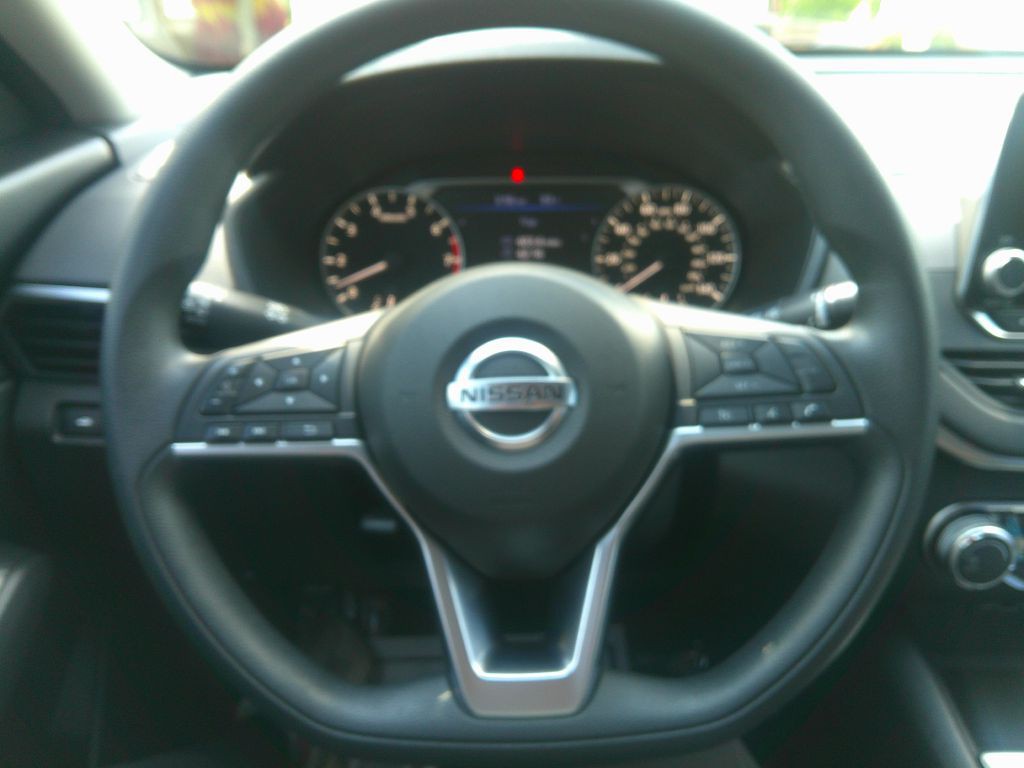 2020 Nissan Altima Image 18