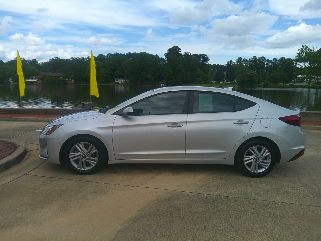 2020 Hyundai Elantra Image 3