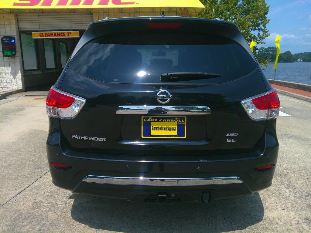 2016 Nissan Pathfinder Image 2