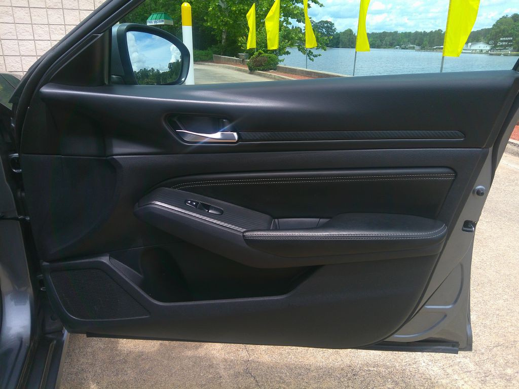 2020 Nissan Altima Image 8