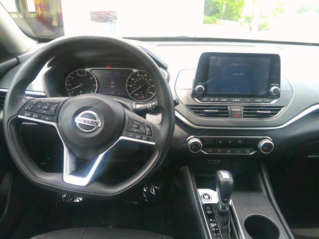 2020 Nissan Altima Image 15