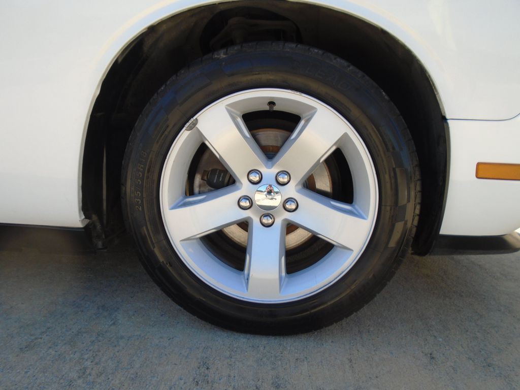 2012 Dodge Challenger Image 17