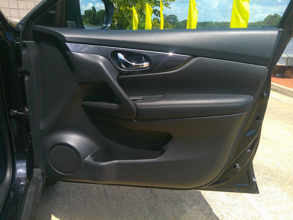 2018 Nissan Rogue Image 8