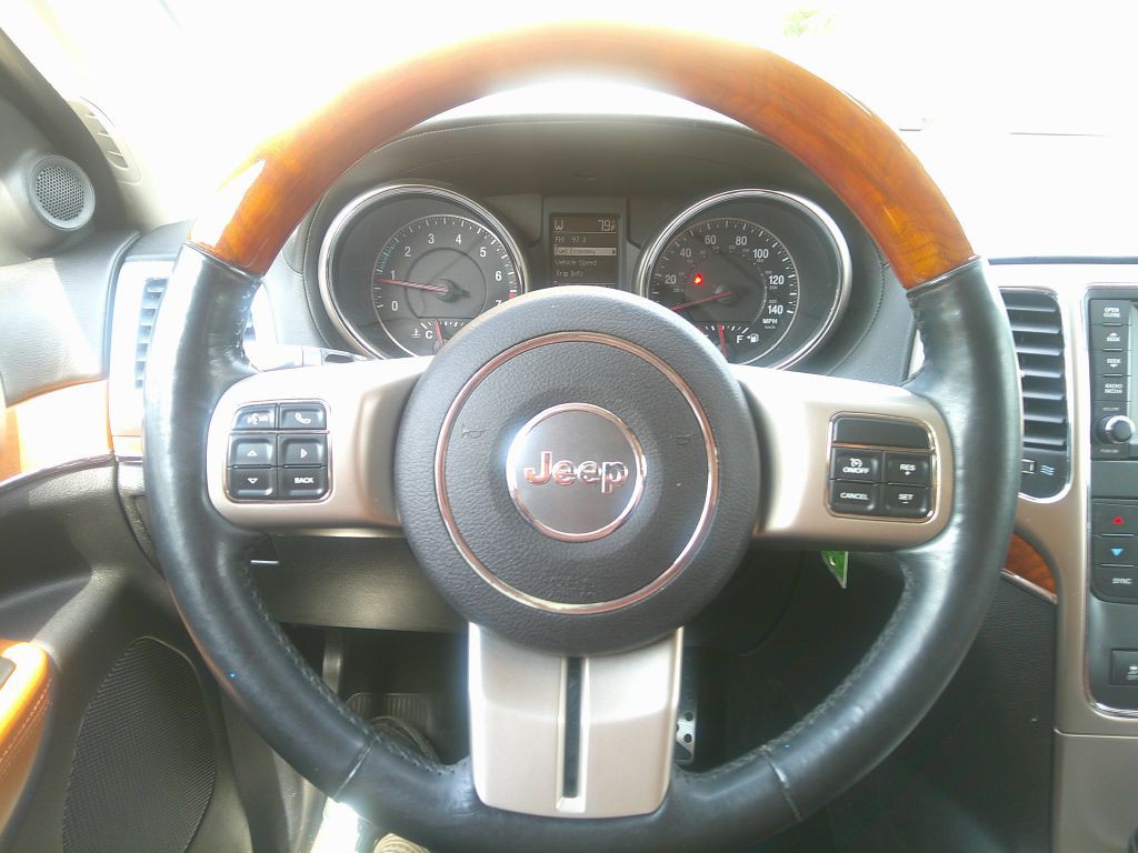 2012 Jeep Grand Cherokee Image 18