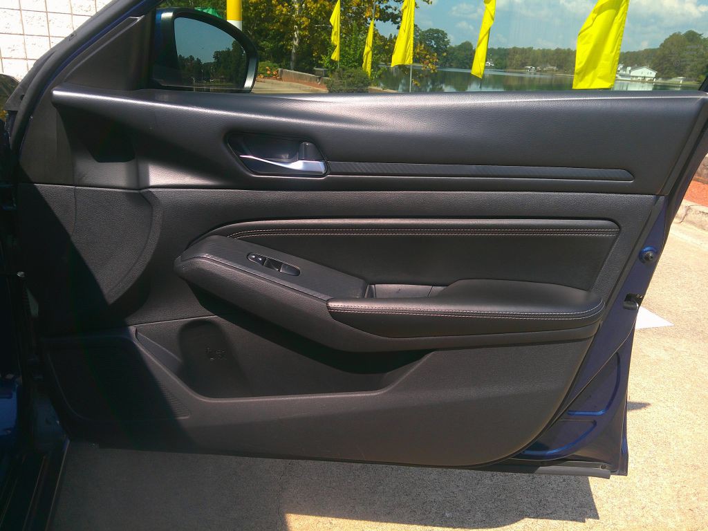2020 Nissan Altima Image 8