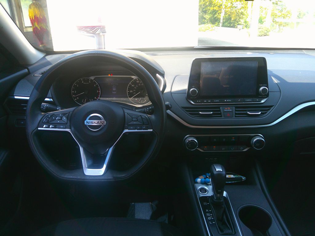 2020 Nissan Altima Image 15