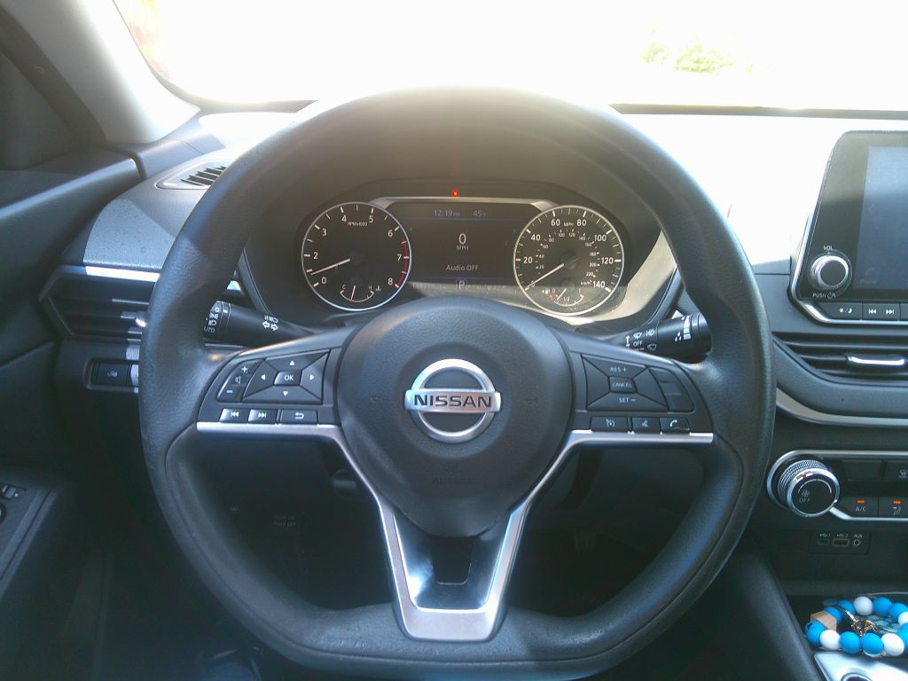 2020 Nissan Altima Image 18