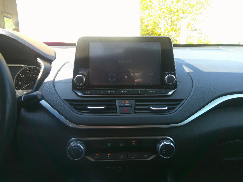 2020 Nissan Altima Image 19