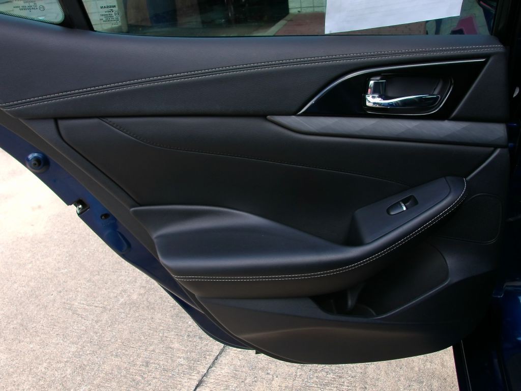 2017 Nissan Maxima Image 10