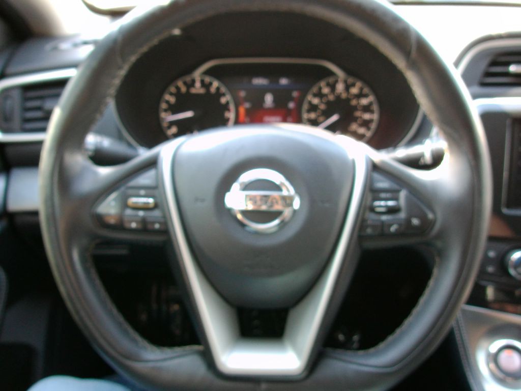 2017 Nissan Maxima Image 18