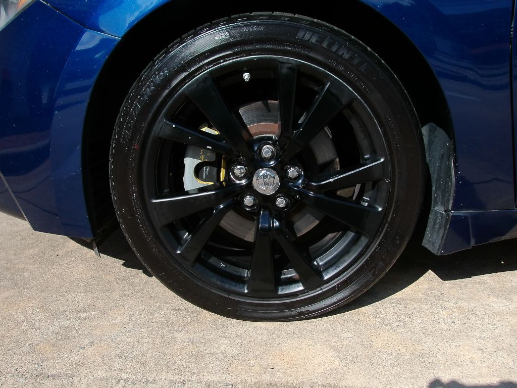 2017 Nissan Maxima Image 24
