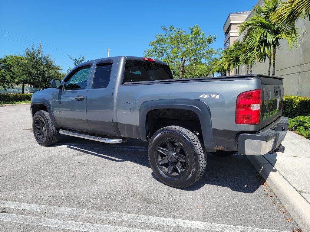 2011 GMC Sierra Image 3
