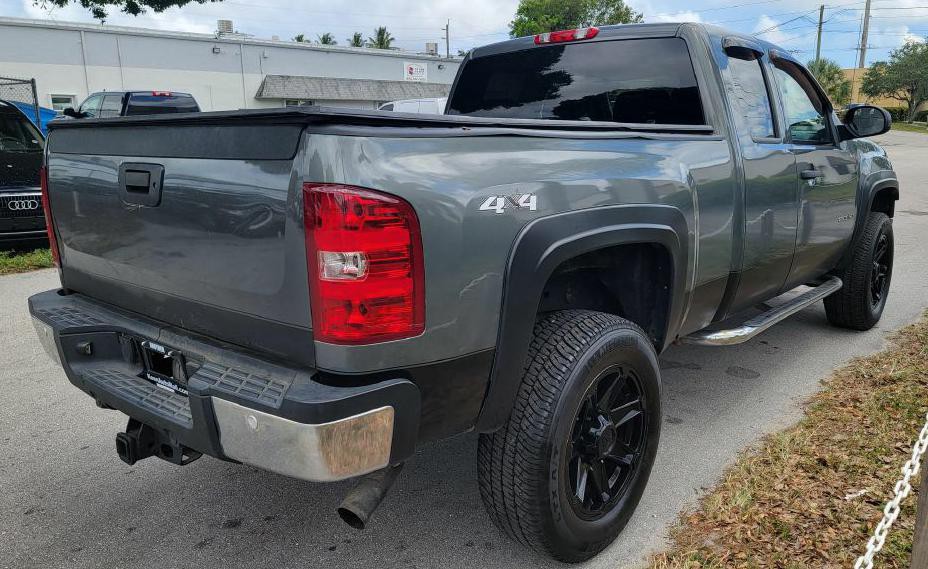 2011 GMC Sierra Image 11
