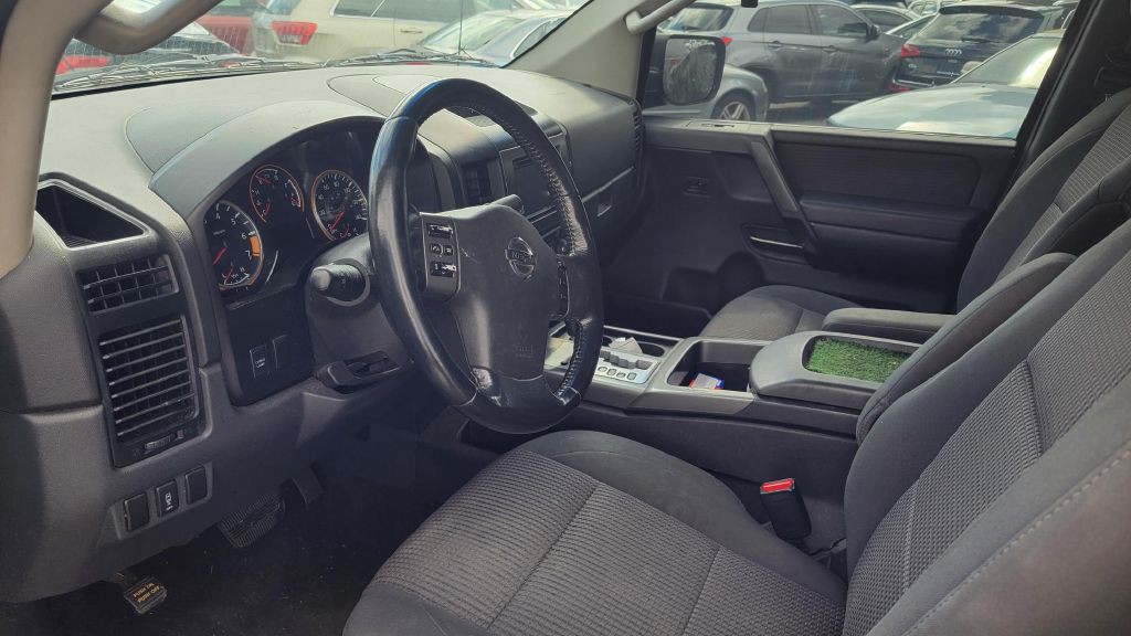 2012 Nissan Titan Image 8